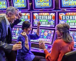 Studio Lightning Dice kangtoto slot dengan dealer profesional